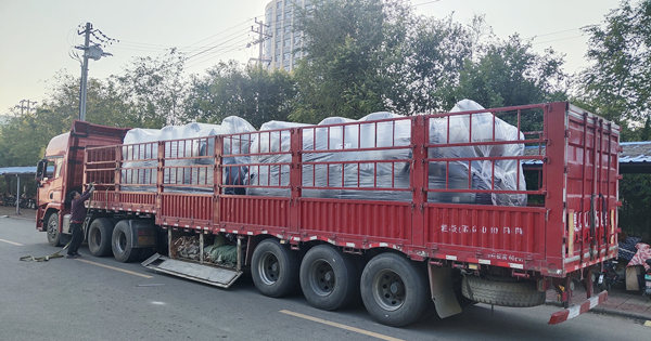 助力教育｜尊龙集团官网集团高效降膜式地源热泵机组顺利发货