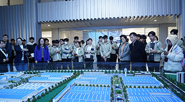 泰国七世王学院调查团莅临尊龙集团官网集团参观座谈